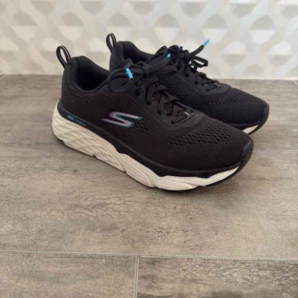 Skechers Shoes - Skechers Womens Max Cushioning Premier 2.0 Size 7